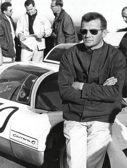 HM portrait with 906