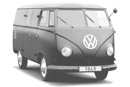 Hinter verschlossenen Türen feiert 1949 ein ziemlich rundlicher Prototyp des T1 Premiere. 