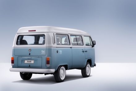 An den Seiten identifizieren besondere Aufkleber die Sonderserie: „56 anos - Kombi Last Edition“.