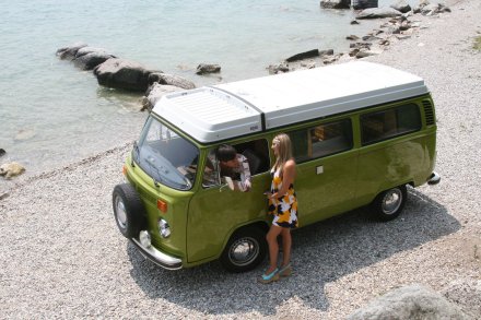 Die Campingbus-Ausbauer setzen das fünfte Rad am Wagen nach vorne auf die Nase.